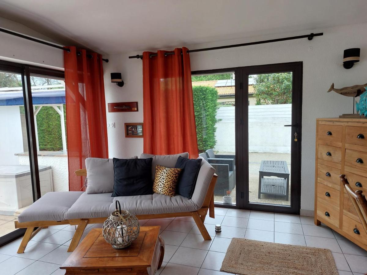 Plaisirs De Lege Villa Екстериор снимка